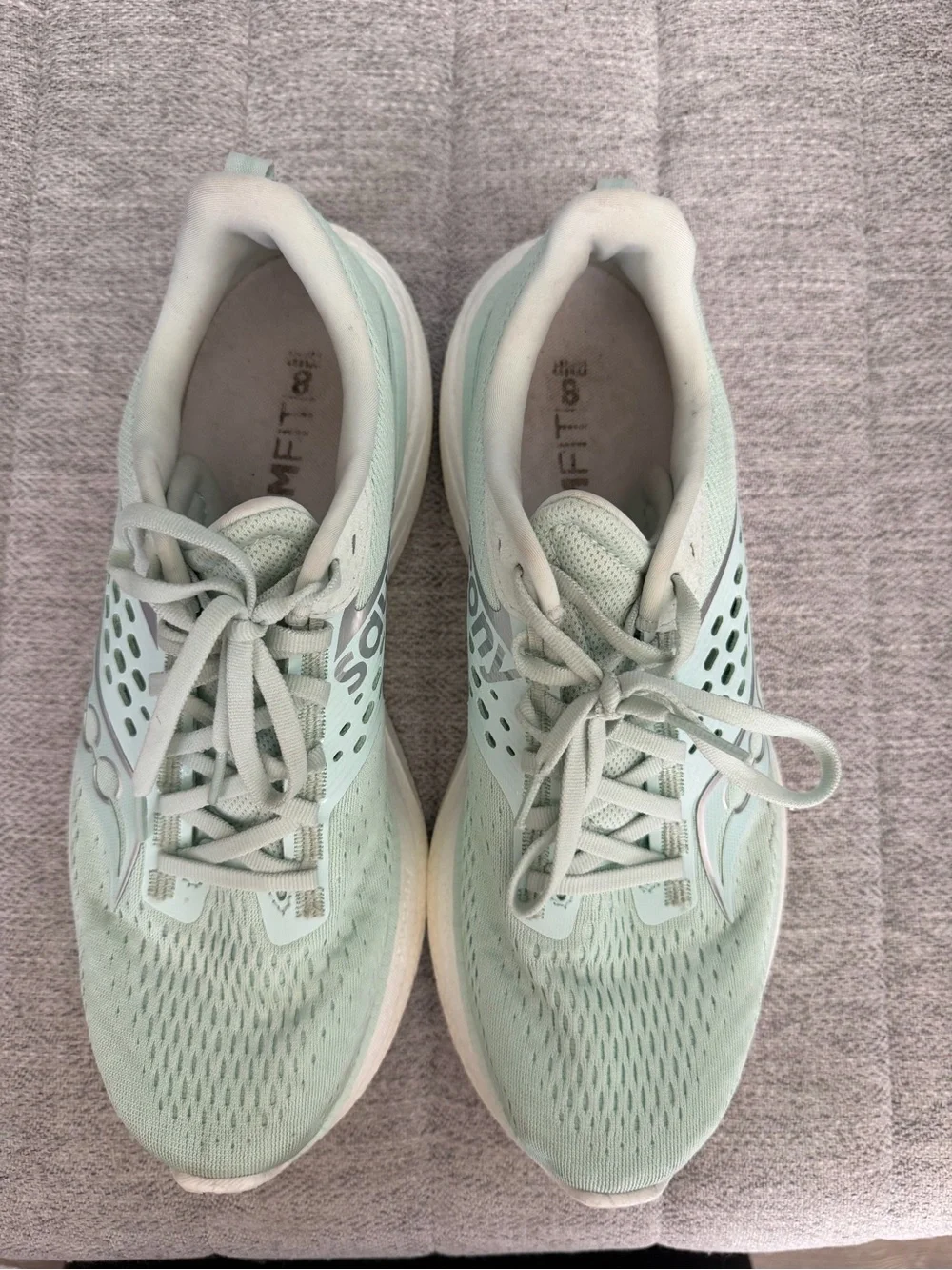 Saucony Ride 17 Women’s size 10 Jade/White